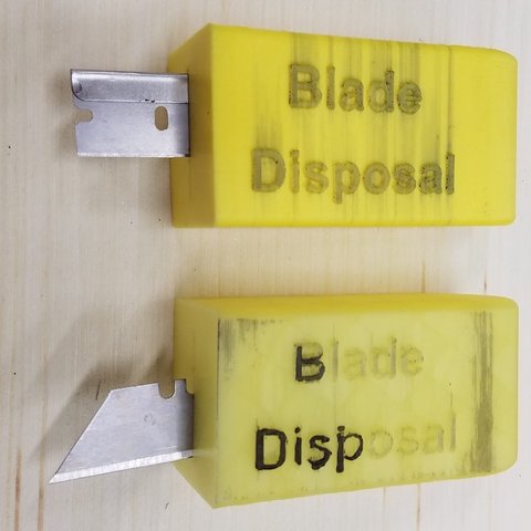 hoja de caja desecho la herramienta herramientas los objetos cortopunzantes desechable cuchillas 3D print model - Mito3D