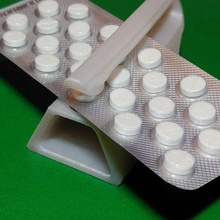 cloque vide tablette coups poing pharmacie perforateur comprim comprimés 3d print model - Mito3D