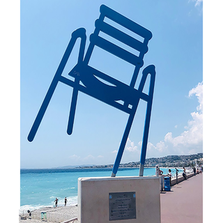 mavi sandalye Sanat Güzel şezlong Bleu sembolik heykel Fransa Kent 2d_art 3d print model - Mito3D