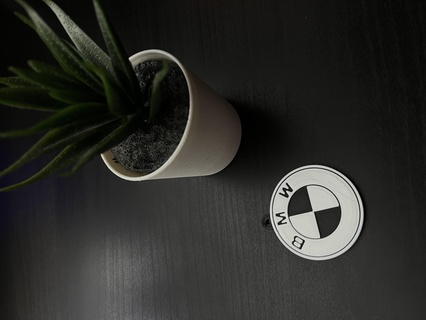 bmw keychain black white key holder accessories gifts pendants fobs trinkets charms ornaments decorations porte-cl porta llaves acess rios para chaves llaveros decoraciones motorbike car sell stance 3d print model - Mito3D