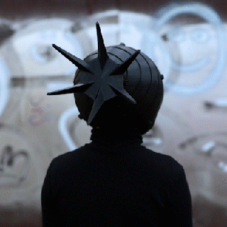bomba niña rezar casco motosierra hombre arma anime sangriento demonio makima aki diablo máscara espada miedo guerrero manga guerra 3d print model - Mito3D