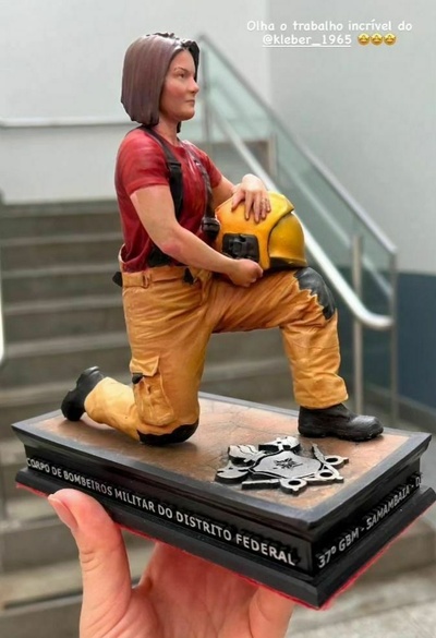pompier féminin do district fédéral brésil 3d print model - Mito3D