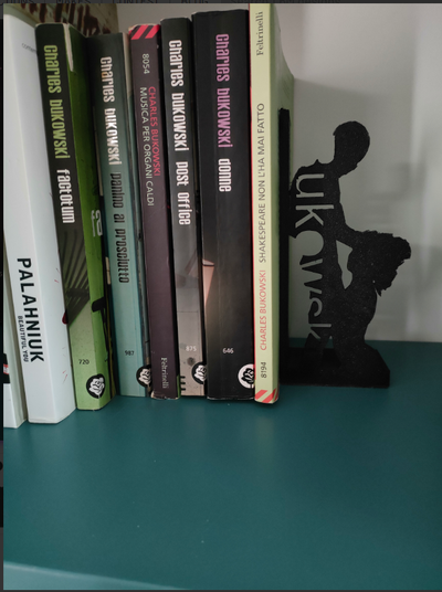 livre titulaire soutien bukowski bibliothèque supporter 3d print model - Mito3D