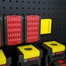 Bosch batterie 18v panneau perforé monter planche 18 percer cheville organisation 3d print model - Mito3D