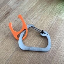 bottle clip - carabiner remix jewelry keychains 3d print model - Mito3D