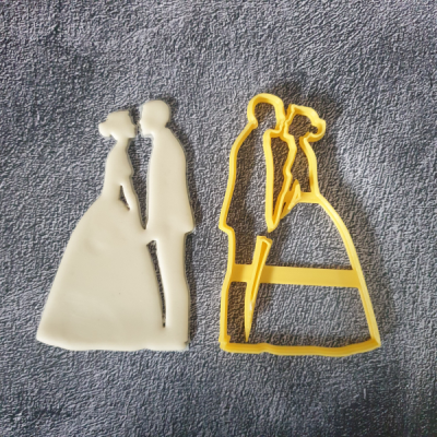 sposa sposo baciare biscotto taglierina nozze torta amanti silhouette tenendo mani fondente 3d print model - Mito3D