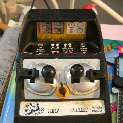 brillant 1986 filaire éloigné batterie porte jouet 3D print model - Mito3D