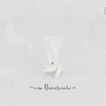 broceliande vase home pot containing decoration house inside 3d print model - Mito3D