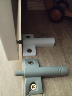 gabinete puerta retardando detener soporte 3d print model - Mito3D