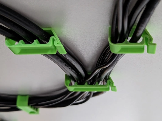 cable gestión mesa clips múltiple talla artilugio administración 3d impreso titulares cierre personalizable organizadores accesorio modelos abrazadera diseños imprimible soluciones fusión 360 bricolaje diy petg acortar 3d print model - Mito3D