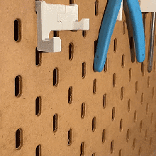 étrier crochet panneau perforé skadis compatible outil Ikea pendre outils Système suspension utile hurlement conception 3d printing facile impression vite 3d print model - Mito3D