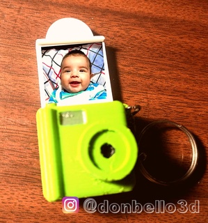 cámara retrato soporte leva recuerdo polaroid llavero 3d print model - Mito3D