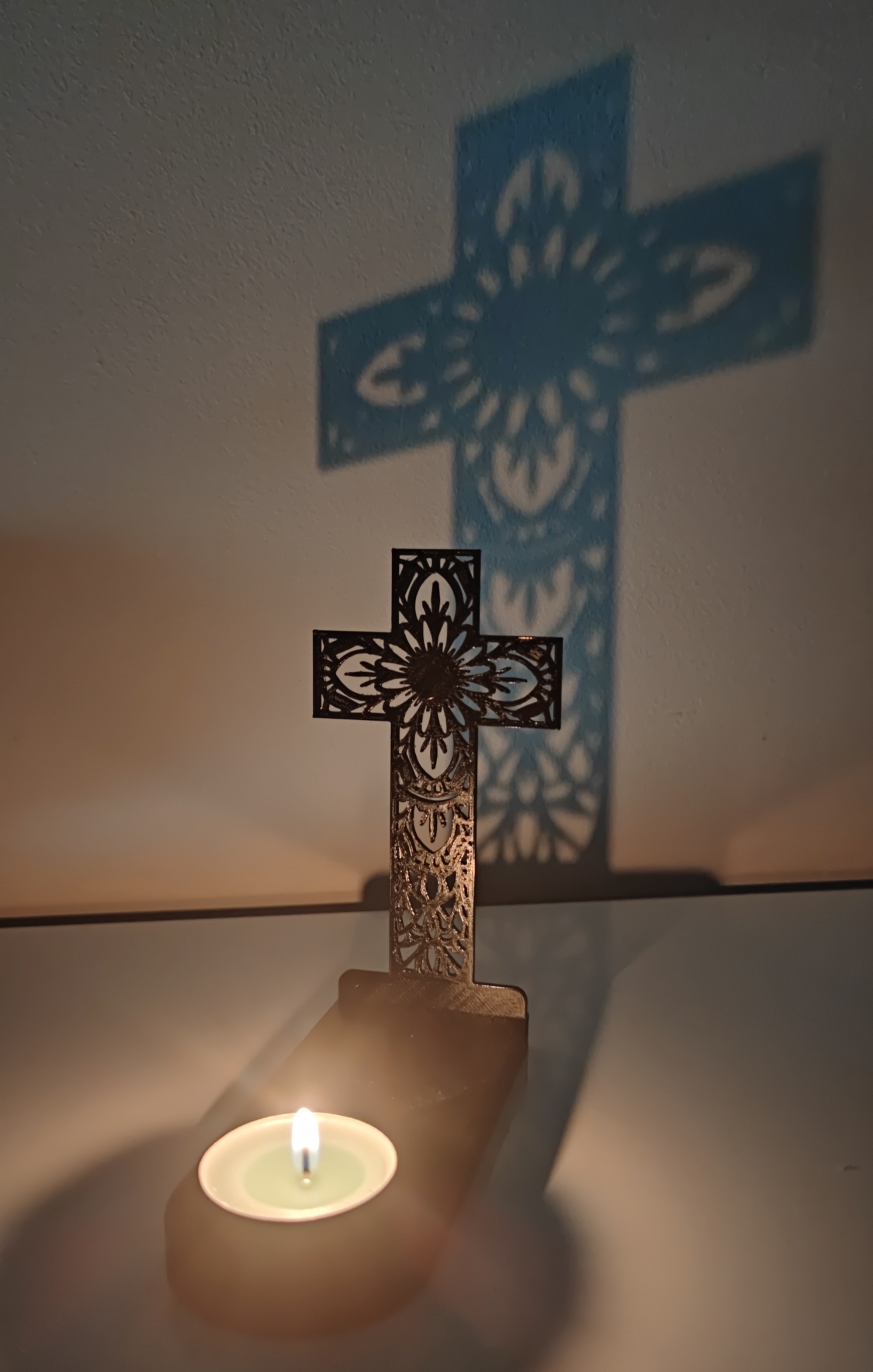 candlestick - croix candle holder cross religion catholic decoration shadow chinese belief 3D print model - Mito3D