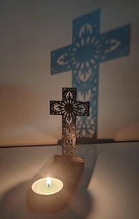 castiçal croix vela suporte Cruz religião católico decoração sombra chinês crença 3d print model - Mito3D