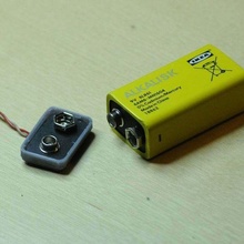 casquette DIY 9v batterie agrafe openscad électronique 3d print model - Mito3D