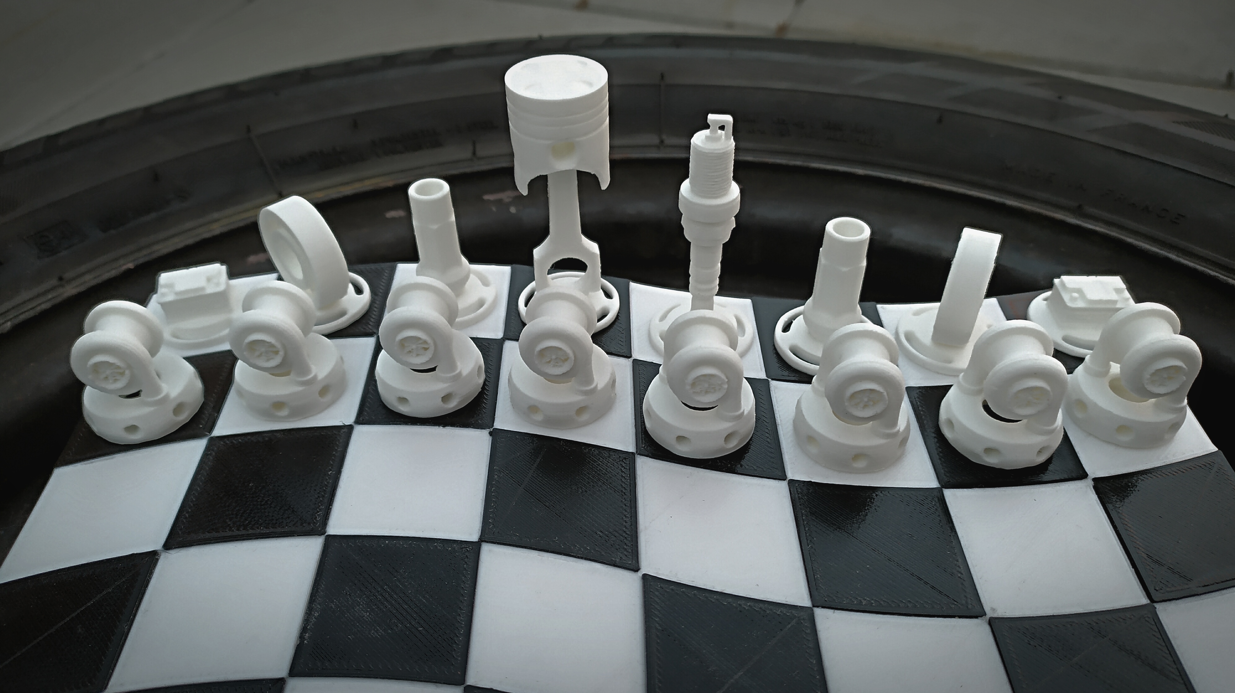 carro xadrez jogos partes auto pistão turbo noz Batteri automotivo branco Preto borda figuras bicicleta pneu Toque 2 jogadoras 3D print model - Mito3D