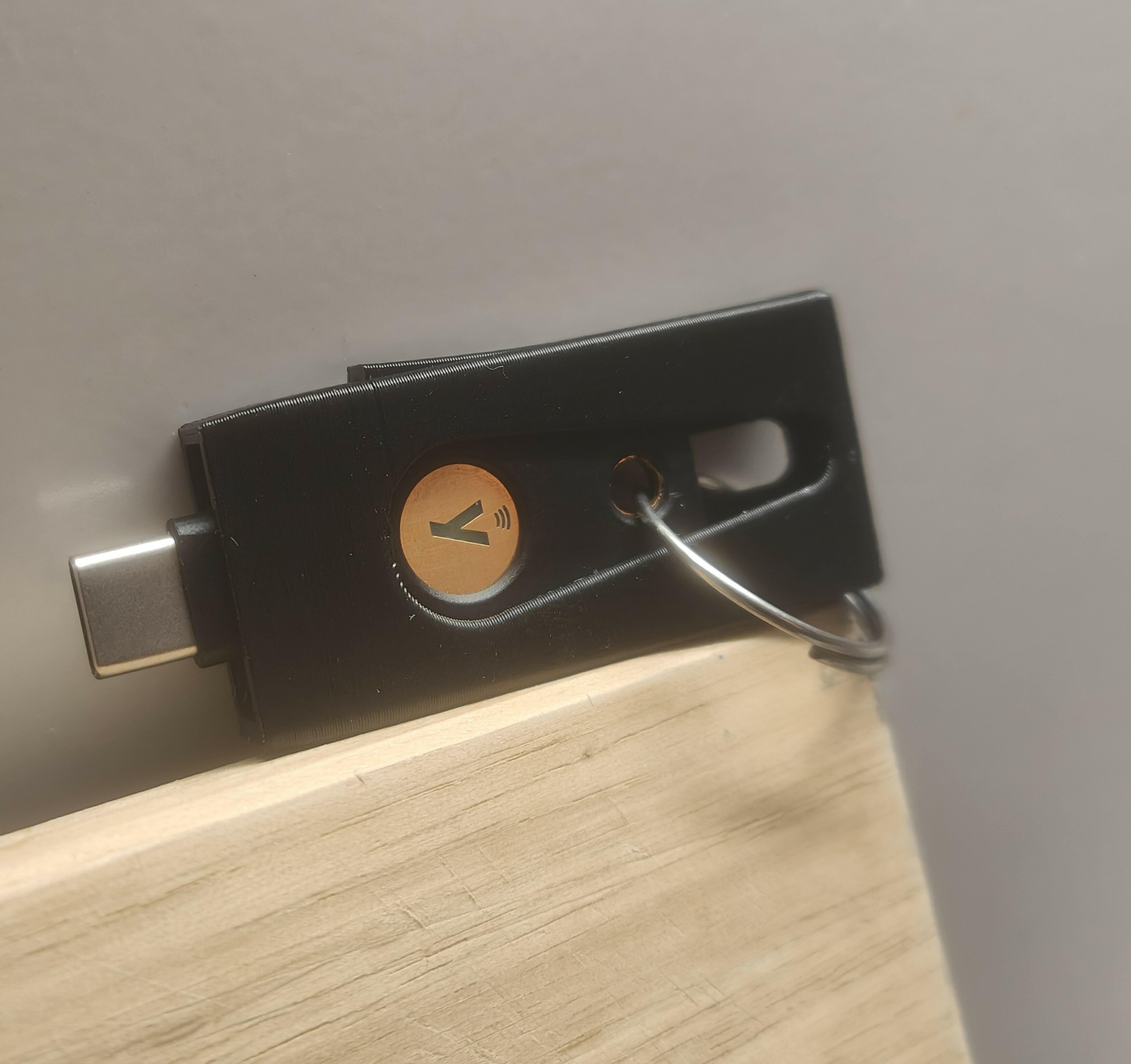 durum kılıf yubikey 5c nfc 5 stl özel 3d yazdır güvenlik kulp destek tasarım koruma kabuk enabled uygun taşınabilir kol dayanıklı örtmek hafif koruyucu aksesuarlar seyahat güvenli konut özelleştirilebilir yub 3D print model - Mito3D