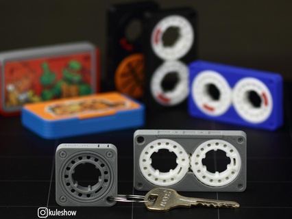 cassete chaveiro solteiro Duplo Leve impressão colocar retro vintage brinquedo audio inquietação 3d print model - Mito3D
