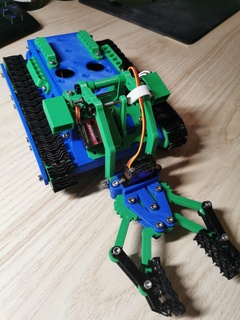 personnage suivi réservoir Jeu robot arduino pinces chenille 3d print model - Mito3D