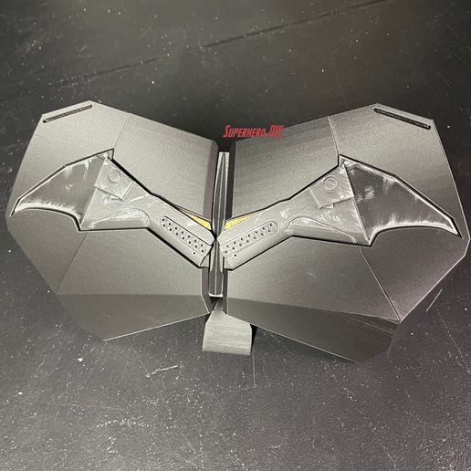 peito armaduras batman 2022 removível magnético batarang cosplay 3d printable stl arquivos Battinson robert Pattinson traje 3D print model - Mito3D