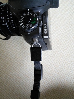 agrafe canon eos m5 sangle caméra vidéo gadget 3d print model - Mito3D