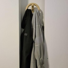 manteau vêtements cintre manteaux pendaison articles mur percer 3d print model - Mito3D