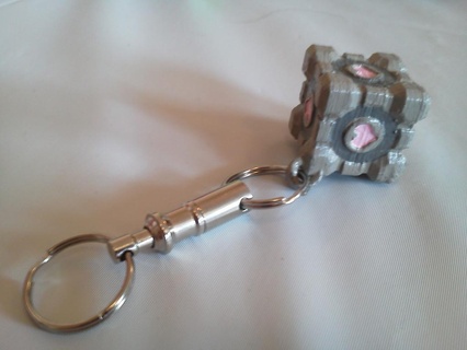 companion cube keychain keychains jewelry keys 3d print model - Mito3D