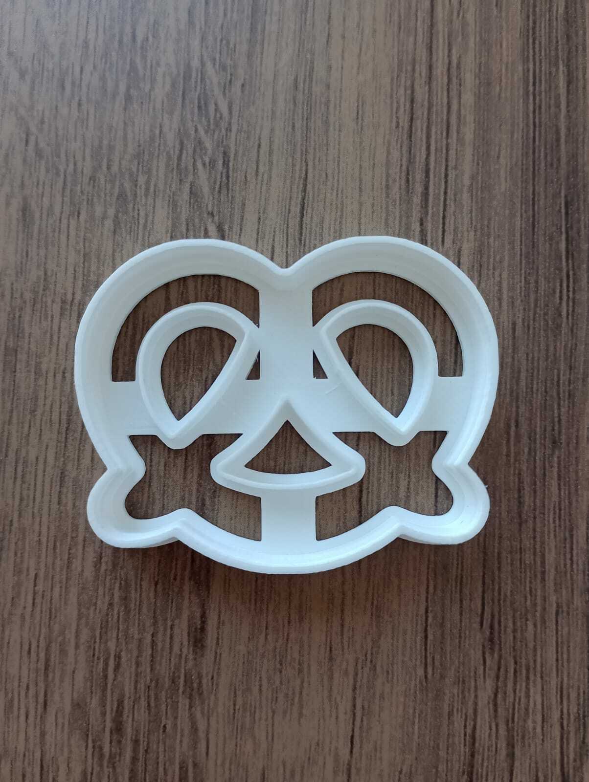 cookie cutter pretzel kitchen mixer blender baking cookies 3D print model - Mito3D