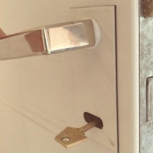 örtmek kılıf kilit mandal kapı kolu anahtar kapak 3d print model - Mito3D