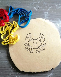 crab cookie cutter + outline animal bento seafood party birthday kids baking play dough frosting shape kitchen bake chocolate cookies speculoos 3d print model - Mito3D