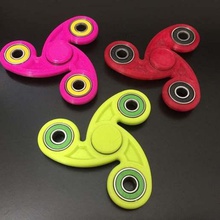 curvy fidget spinner game toy 3d print model - Mito3D