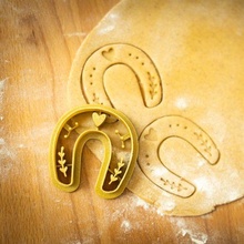 cutter - horseshoe cookie cookies baking bakery sweet folk 3d print model - Mito3D