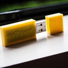 daft punk carcasa usb gadget equipo amarillo stick relieve 59 50 3d print model - Mito3D