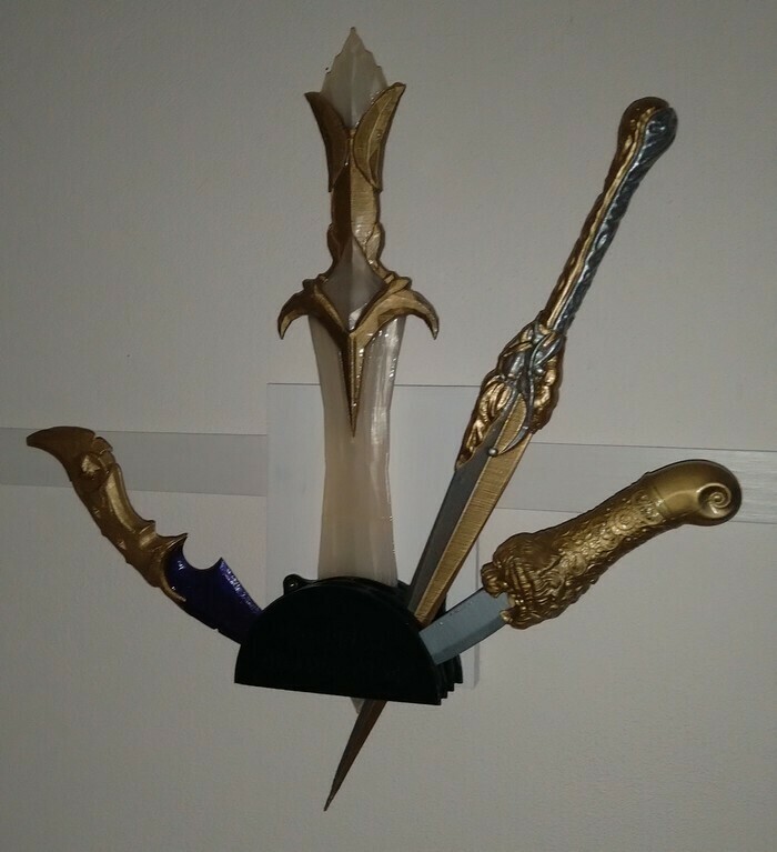 dagger display Game cosplay prop stand props 3D print model - Mito3D