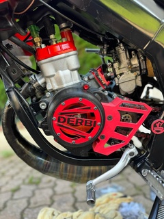 derby encendido cubierta carcasa funda 3 4 cache 50cc personalizable accesorio motocicleta personalización diseño único personalizado actuación estética protege motor estilo mejora 3d print model - Mito3D