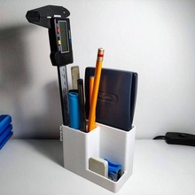 scrivania organizzatore attrezzo alternox fomini penna matita calcolatrice gomma per cancellare 3d print model - Mito3D