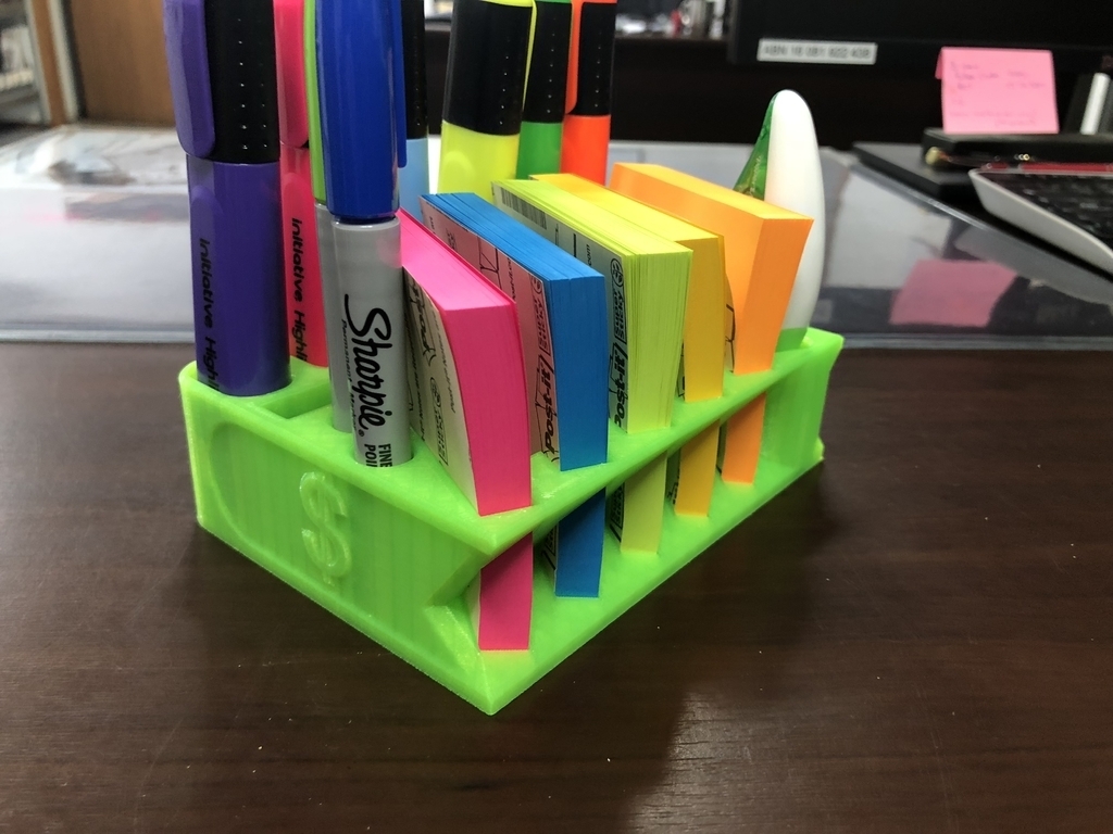 escritorio ordenado frances post its resaltador colección organización hogar casa oficina 3D print model - Mito3D