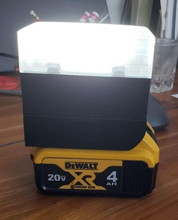 Dewalt 20 volt trabalhos luz bateria 3d print model - Mito3D