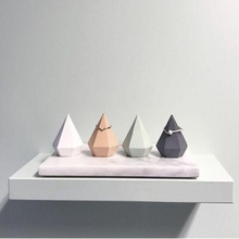 elmas yüzük ayakta durmak takı yüzükler kabin dekorasyon dekoratif piramit Sanayi park 3d print model - Mito3D