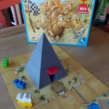 dice tower pyramid camel-up board game boardgames 3d print model - Mito3D
