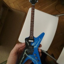 moneda diez centavos infierno mini guitarra modelo decano guitarras bolsa centavo darrell eléctrico música 3d print model - Mito3D