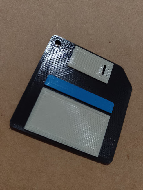 Diskette Schlüsselbund retro 3D print model - Mito3D