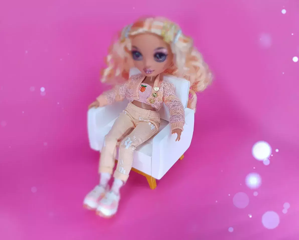 Bambola divano Barbie arcobaleno alto mobilia Casa 3D print model - Mito3D