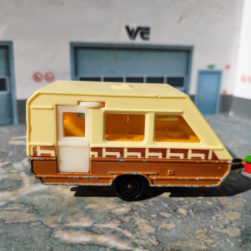 la puerta de caravana majorette n 325 juego en miniatura fundido a presión coche 3D print model - Mito3D