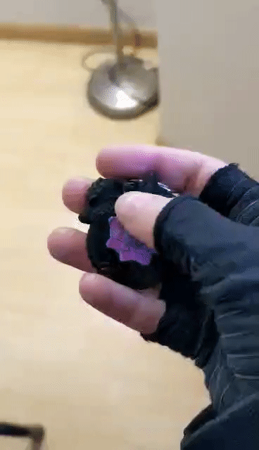Drago fiore agitarsi filatore print in place portachiavi giocattolo girevole 3D print model - Mito3D