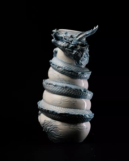 dragon enveloppé vase 3d print model - Mito3D