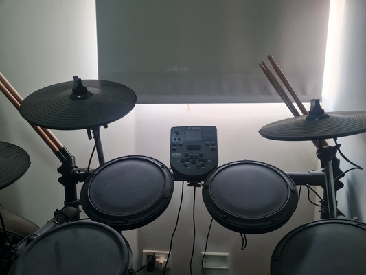 tambor gravetos suporte alesis bateria jogos nitro baterista conjunto tambores baqueta baquetas música bastão audio ouvindo 3d print model - Mito3D