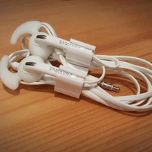 earphone clip tool cable holder 3d print model - Mito3D
