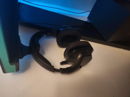 easy print desk headphone hook mount earphones wireless headset clip 3d print model - Mito3D