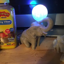 elefante del circo lampada a sfera casa famiglia luce notturna led mobili giunto animale 3d print model - Mito3D